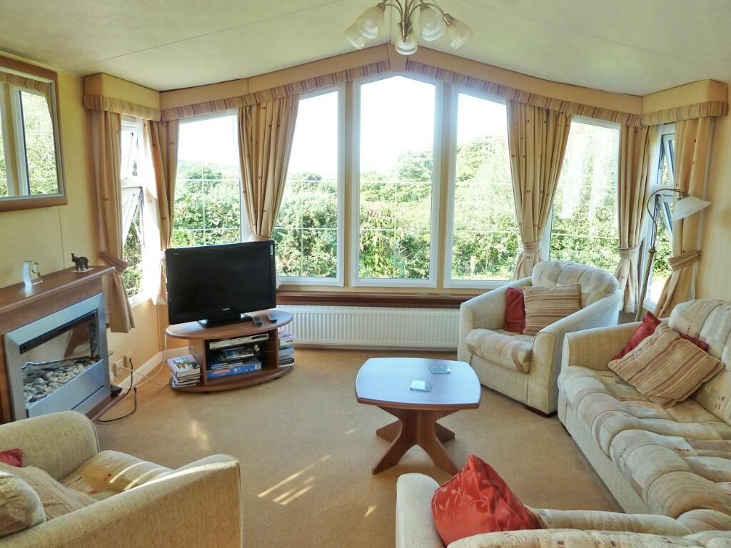 Living/dining area
