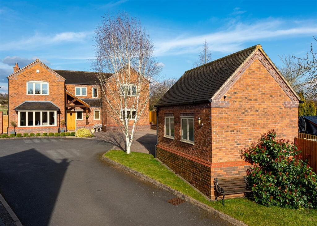 32 Post Office Road-front3.jpg