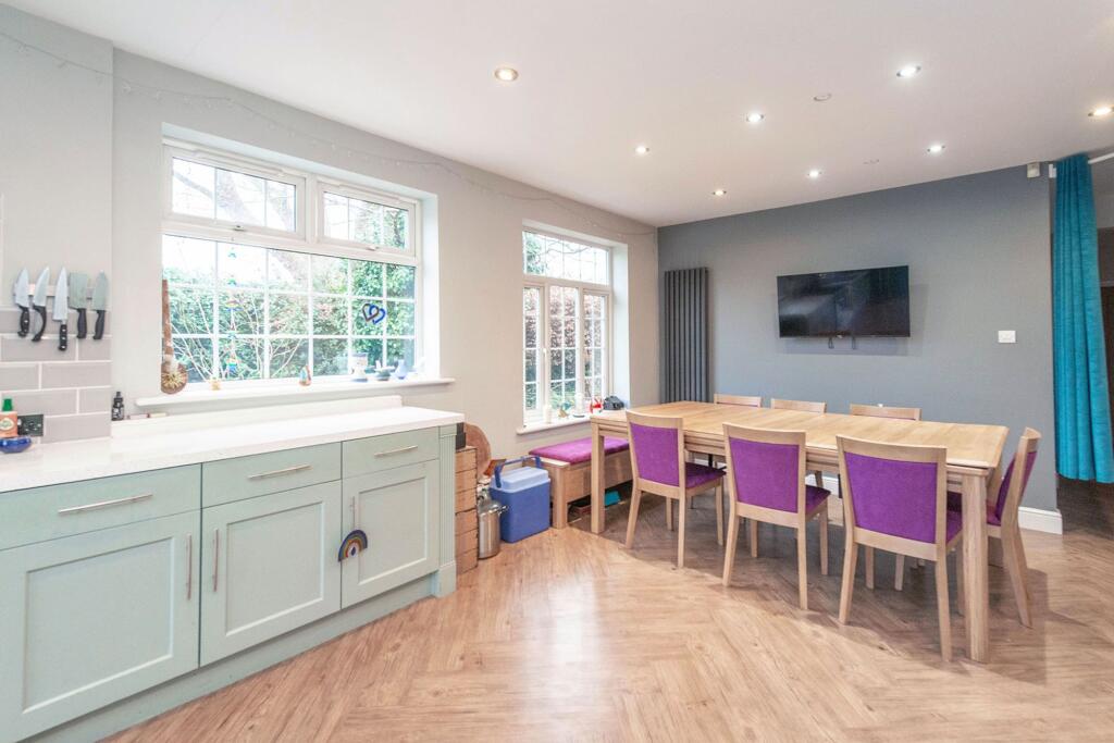 KITCHEN/DINER AND LOUNGE