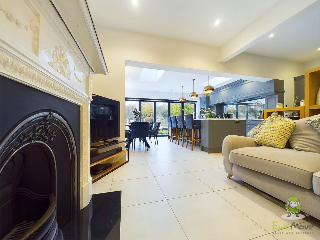 CAM01543G0-PR0103-STILL072