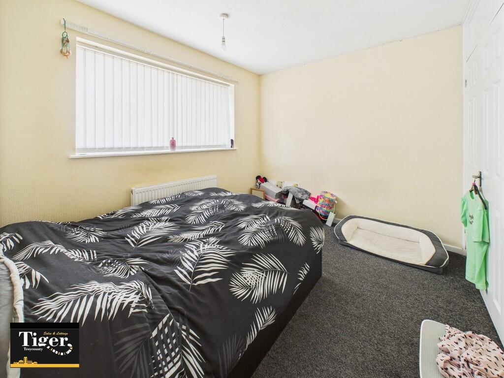 CAM02176G0-PR0633...