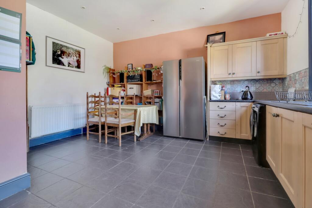 Canon-EOS-800D-2023-Canon-EOS-800D-2025