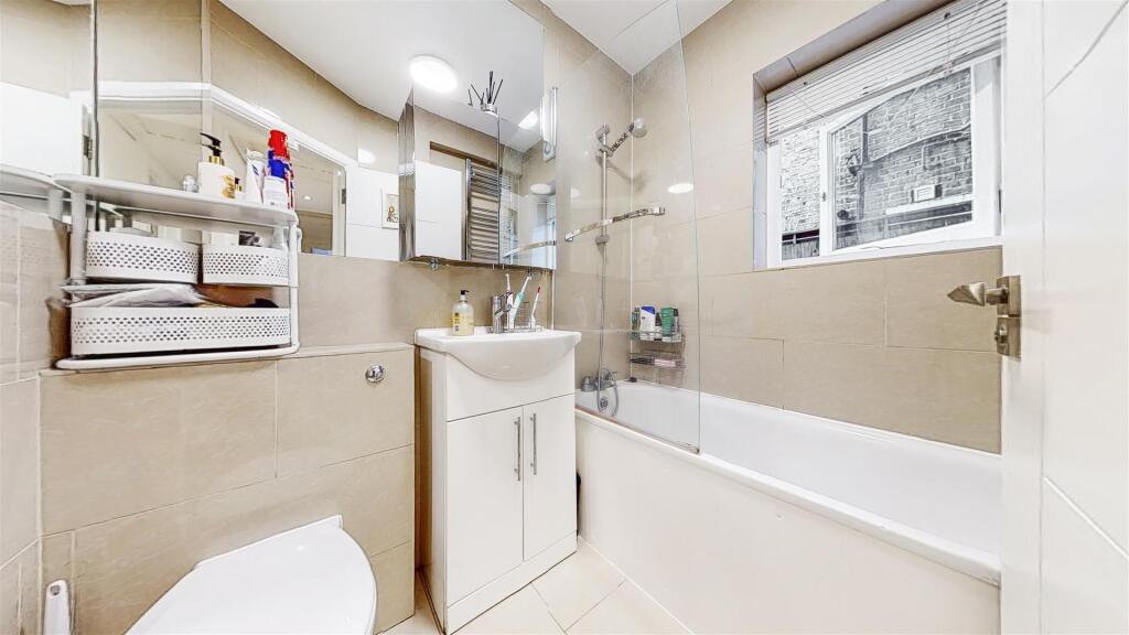 Bathroom combined W.C