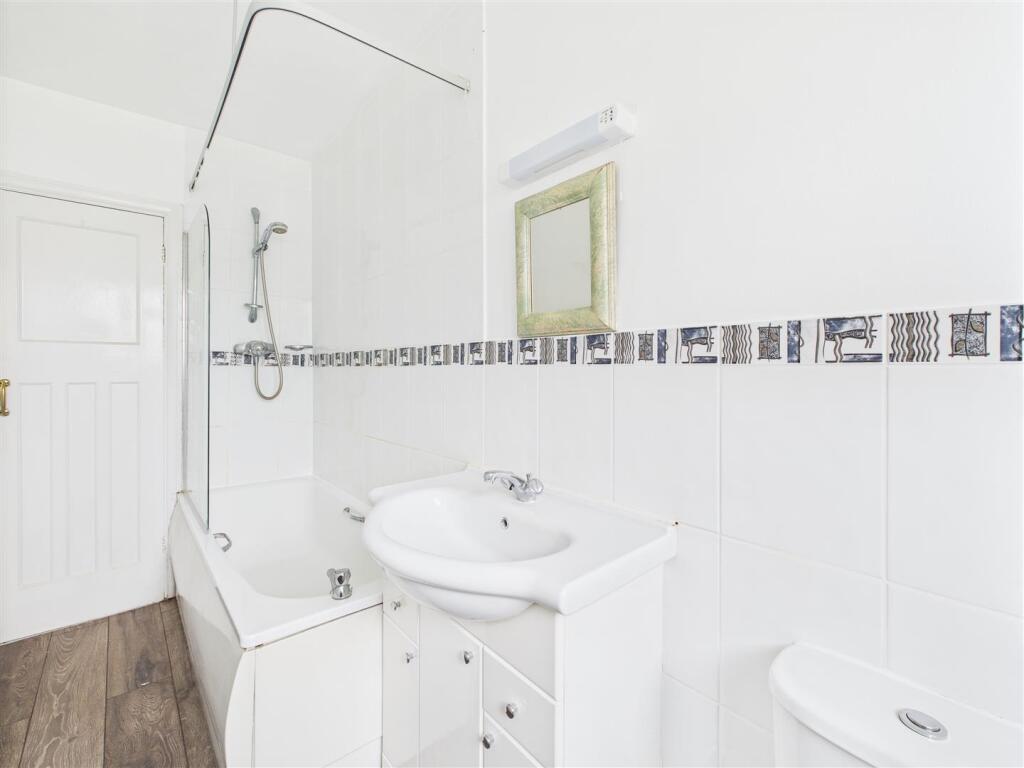 28 Crescent Mansions - 11.jpg