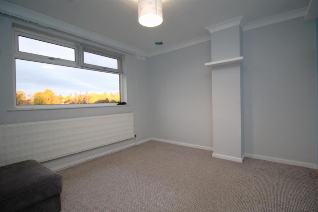 bedroom 2 .JPG