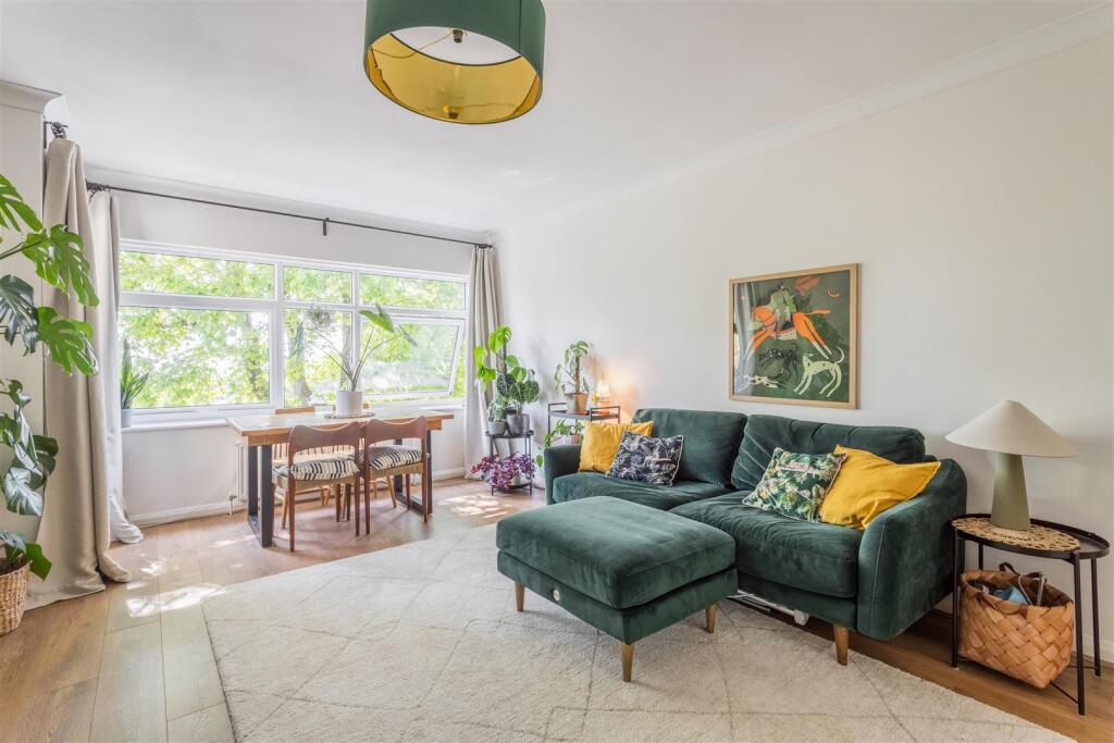 Flat 6 Carisbrooke-6.jpg