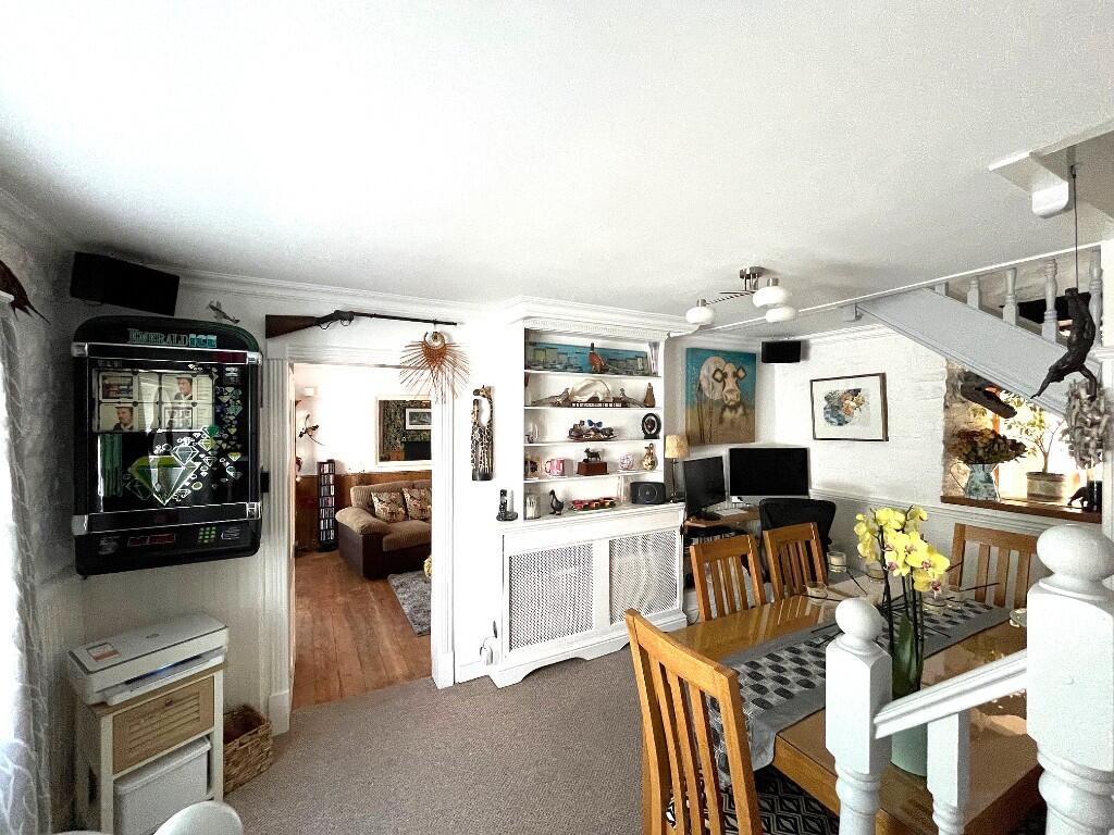 Dining/sitting room