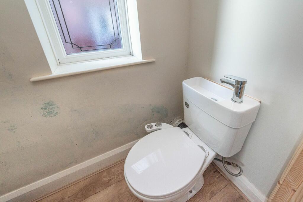 HALLWAY LANDING AND WC