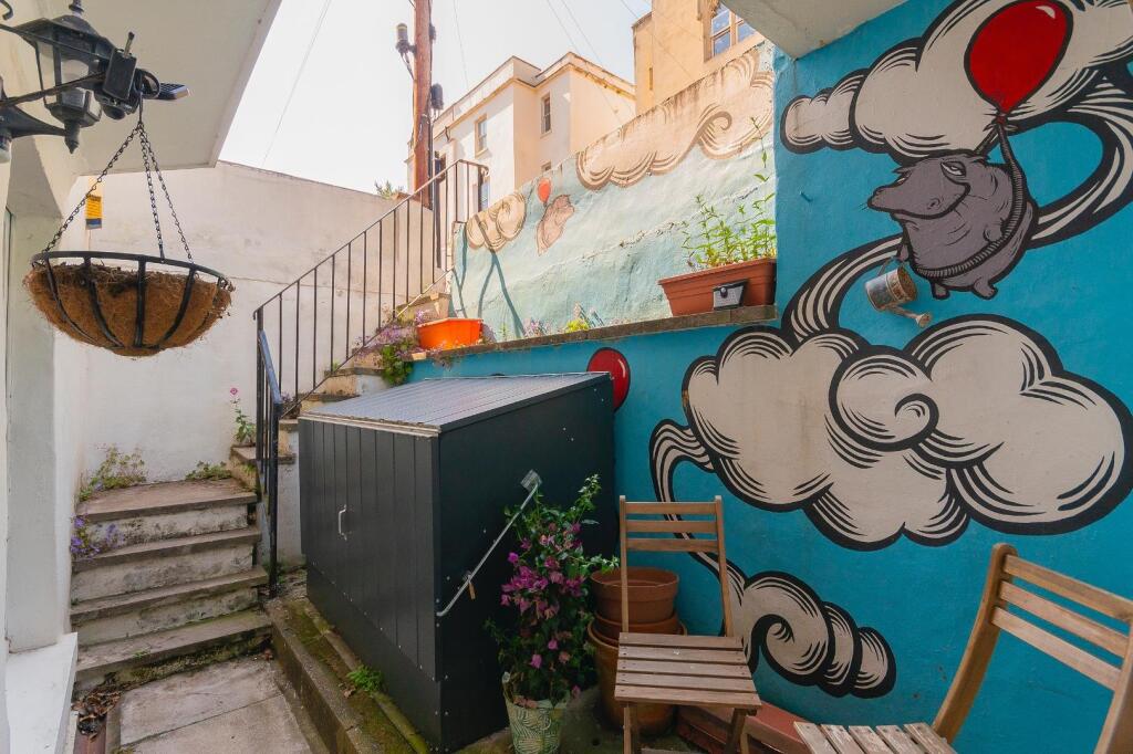 DAORDLEIFGNIRPS57FG - External F.jpg