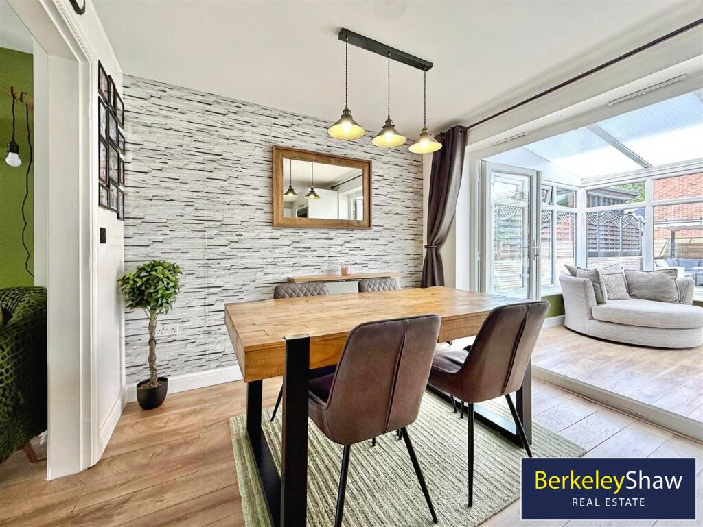 97660213--43B8-A8BC-3B48F989D977-44437-000014DF243