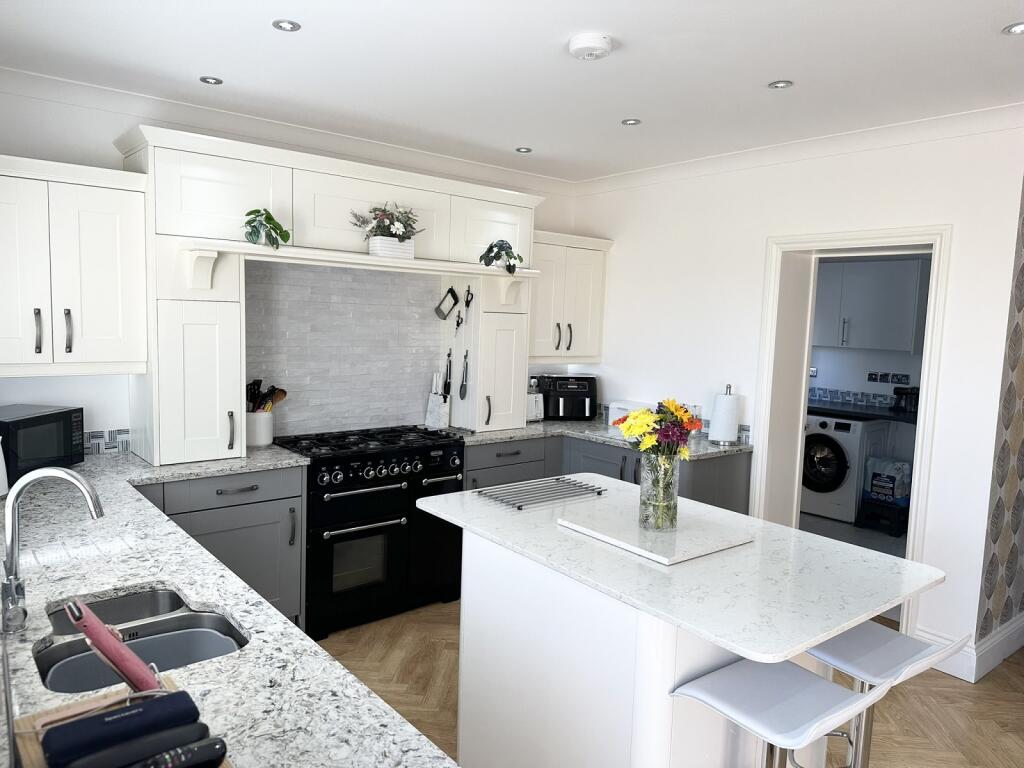 Kitchen/ dining room