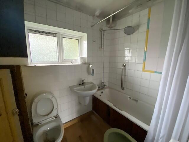 BATHROOM T202510231607.jpg
