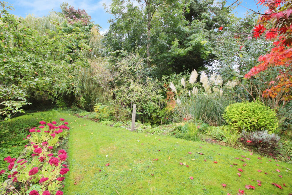 Bungalow in a generous plot