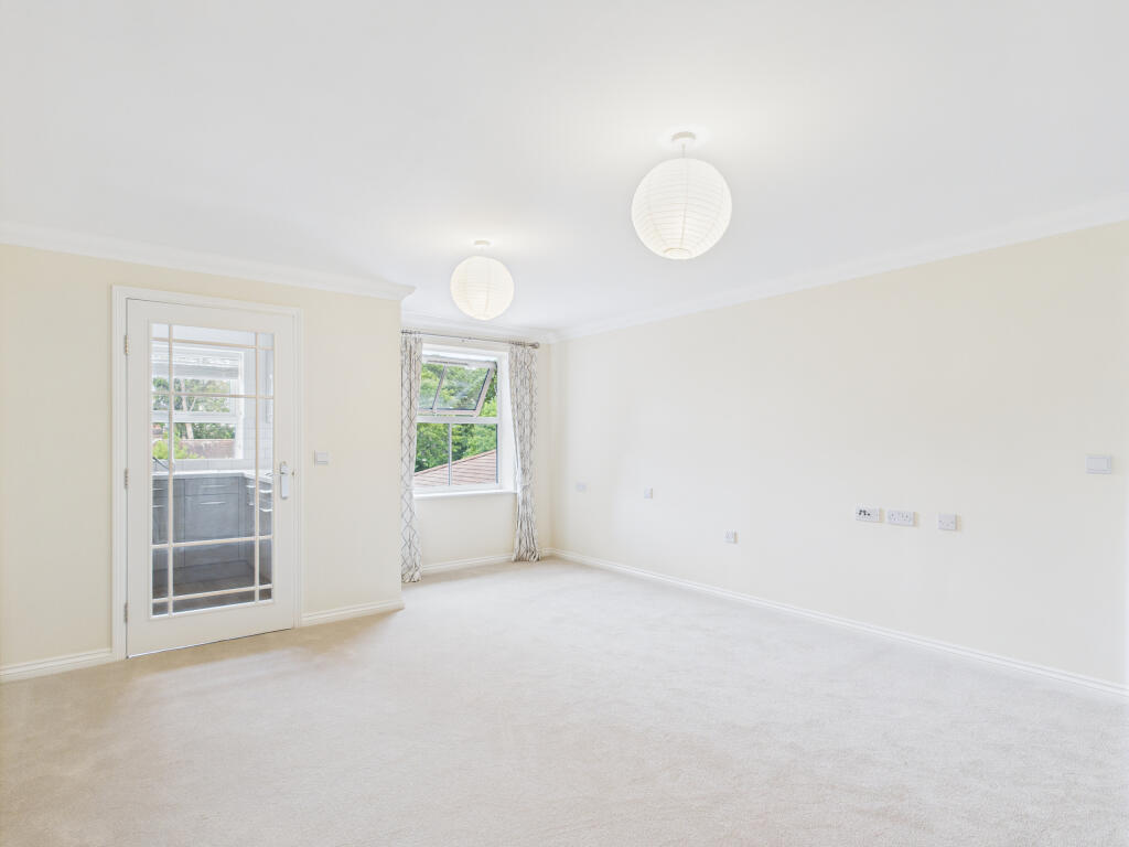 CAM01354G0-PR0561-STILL006