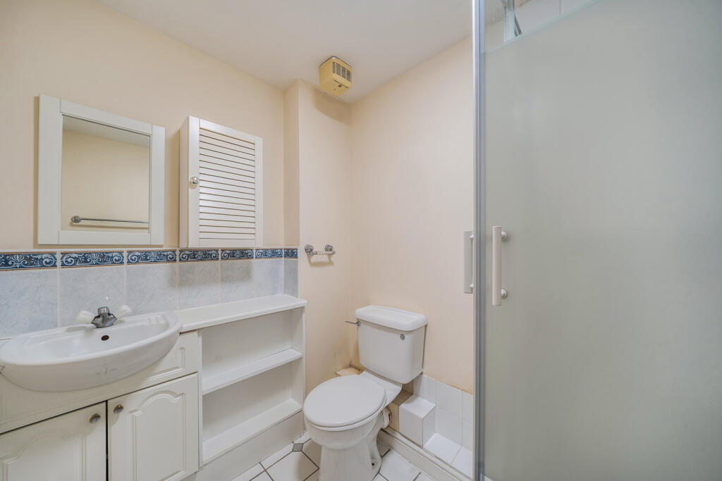 1371878-4-68f89c5...