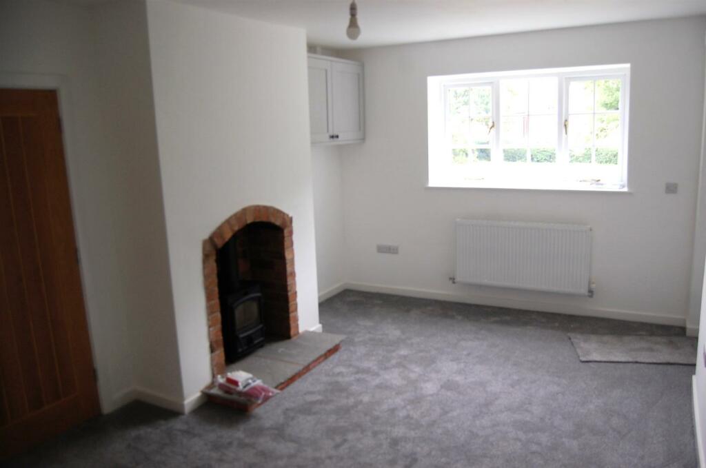 6. lounge 1.JPG