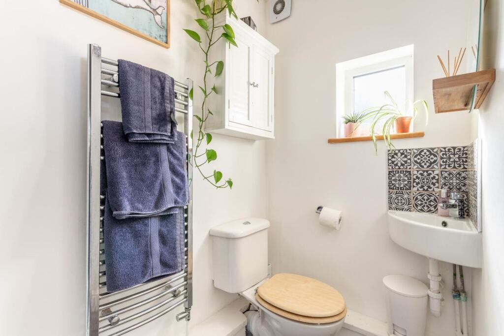 shower room (2).jpg