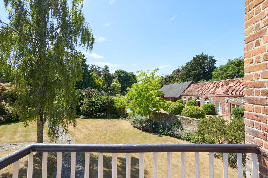 Moulton Hall 0907...