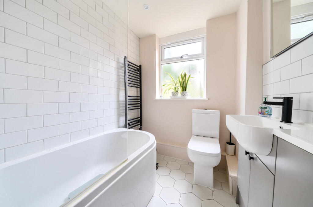 1325773-12-6874d1...