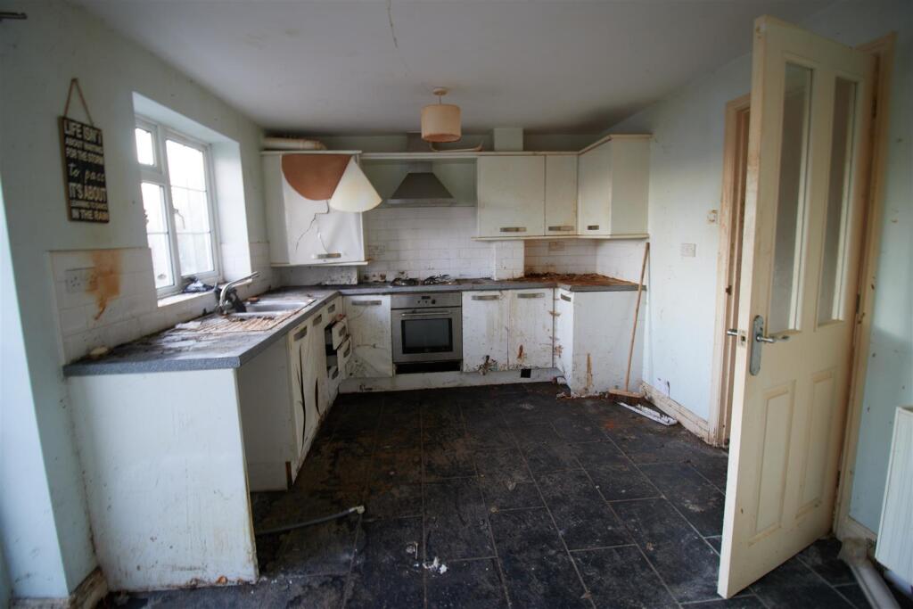DINING KITCHEN TO REAR