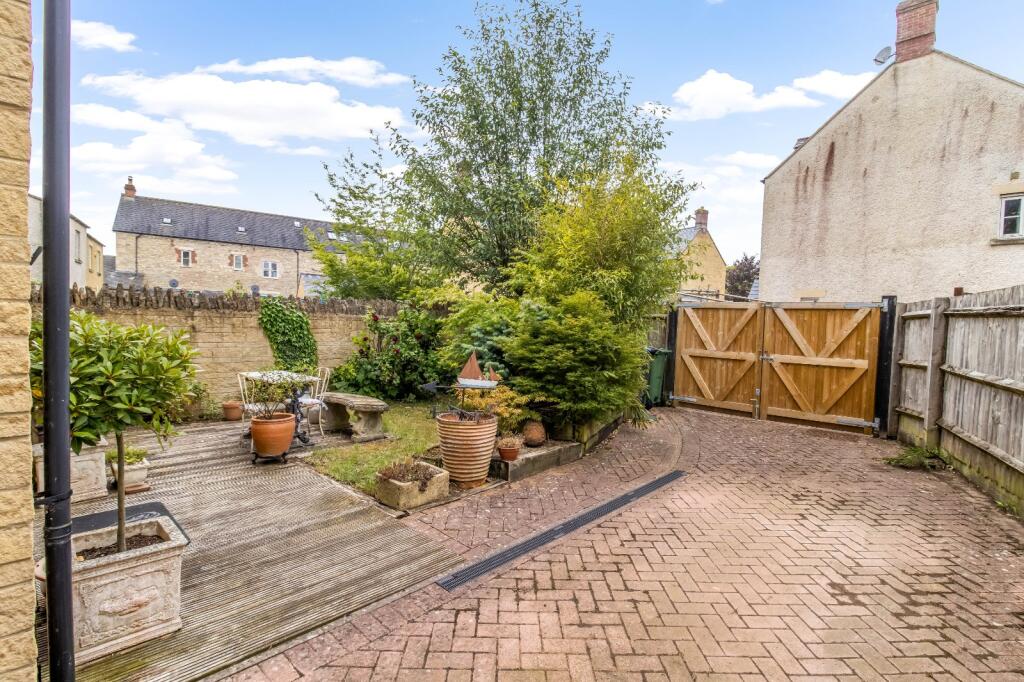 Garden &amp; Parking