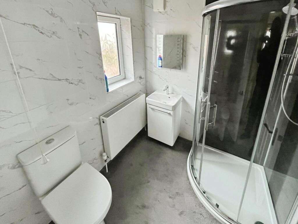 263c4f7d-Shower 20room.jpg