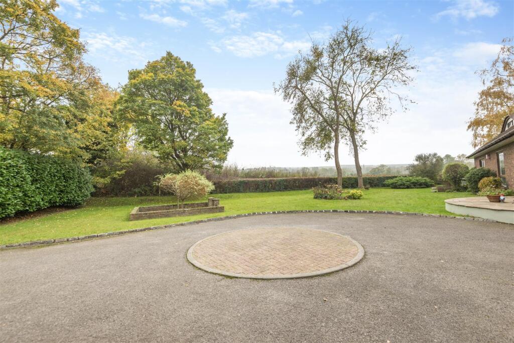 Front Garden &amp; Drive.jpg