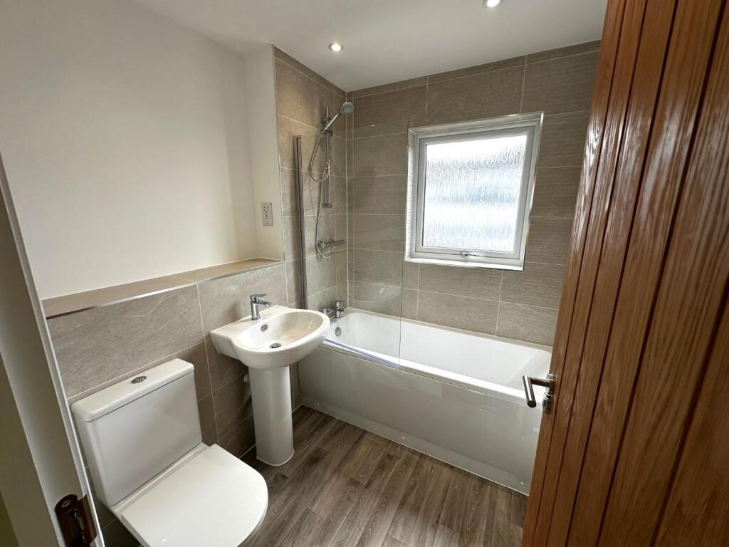 281 abbey road bathroom 1.jpeg