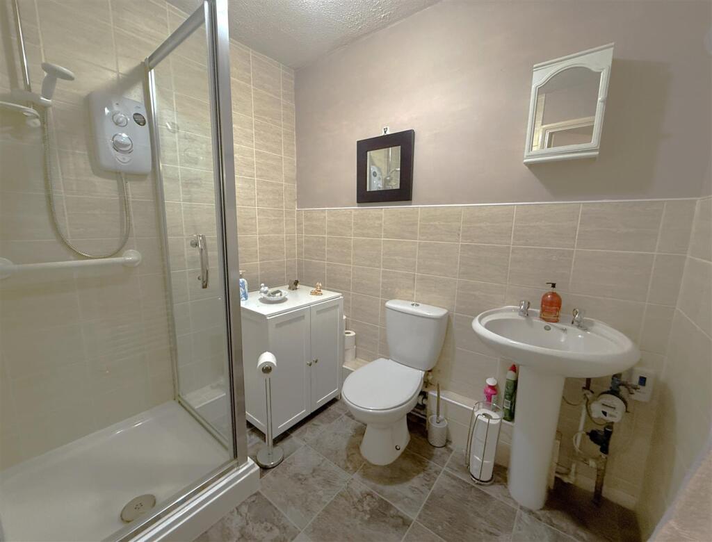 Shower Room.JPG