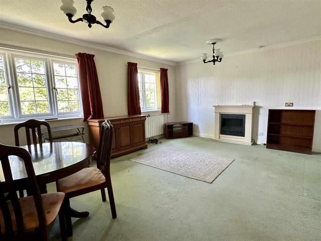 living room/diner