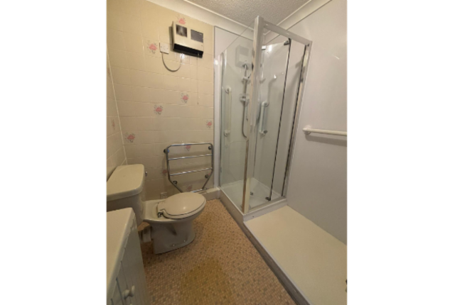 Flat 34 - Bathroom