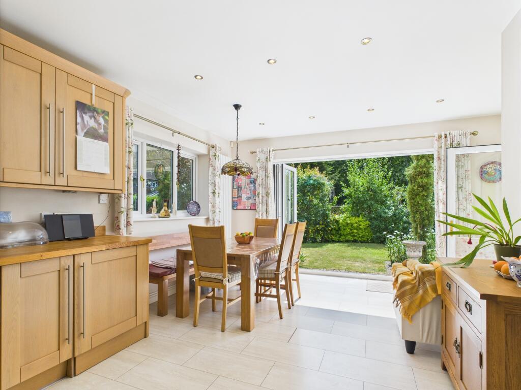 CAM03674G0-PR0565-STILL010