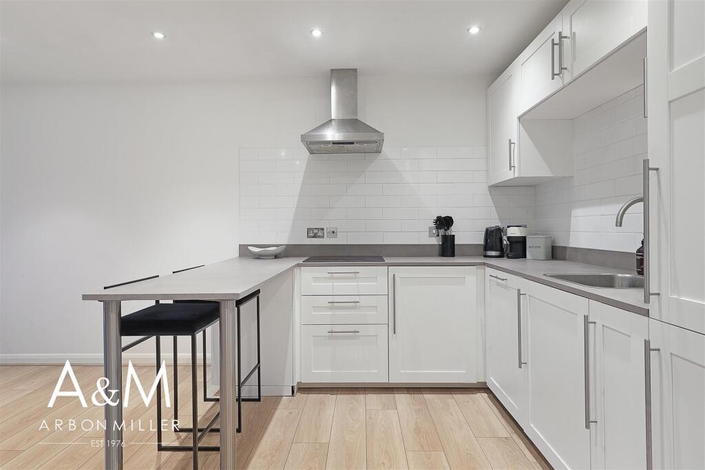 OPEN PLAN LOUNGE KITCHEN