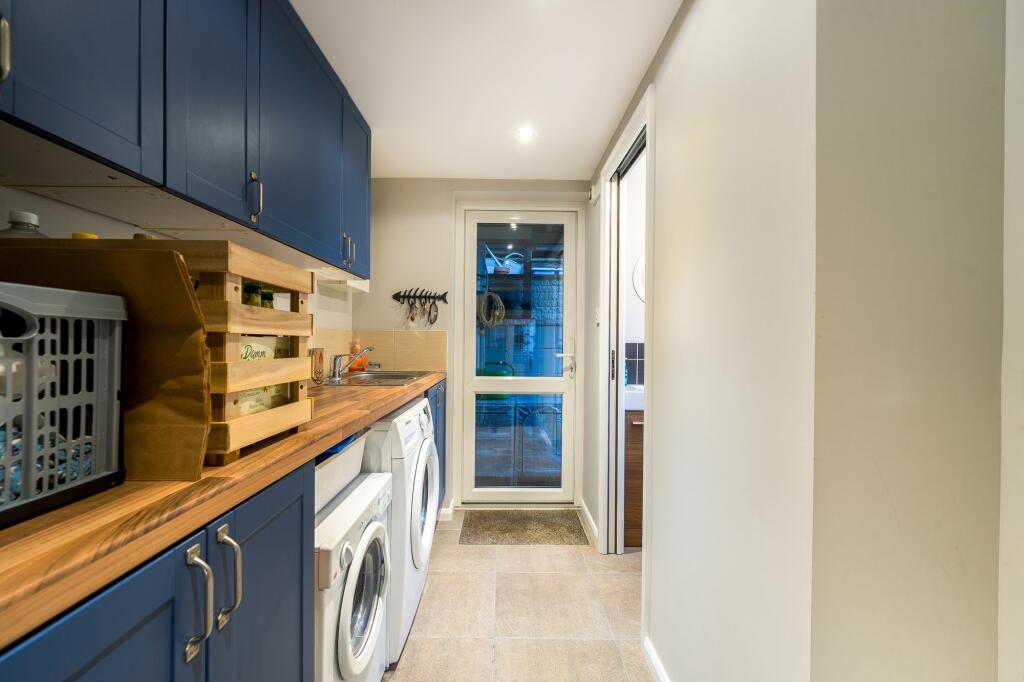 Kitchen &amp; Dining Area