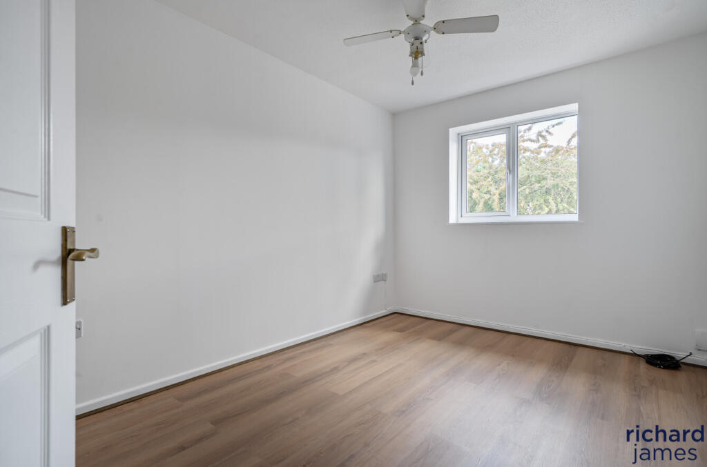 4d620db4180d42f78f3f137e8f73010b