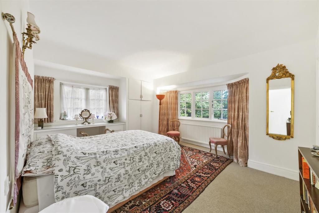 Bell House, Julian Hill - h0P7YY1ke8v148EpNll4.jpg