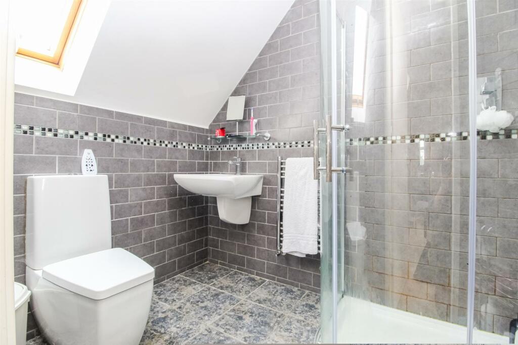 EN SUITE SHOWER ROOM/W.C.