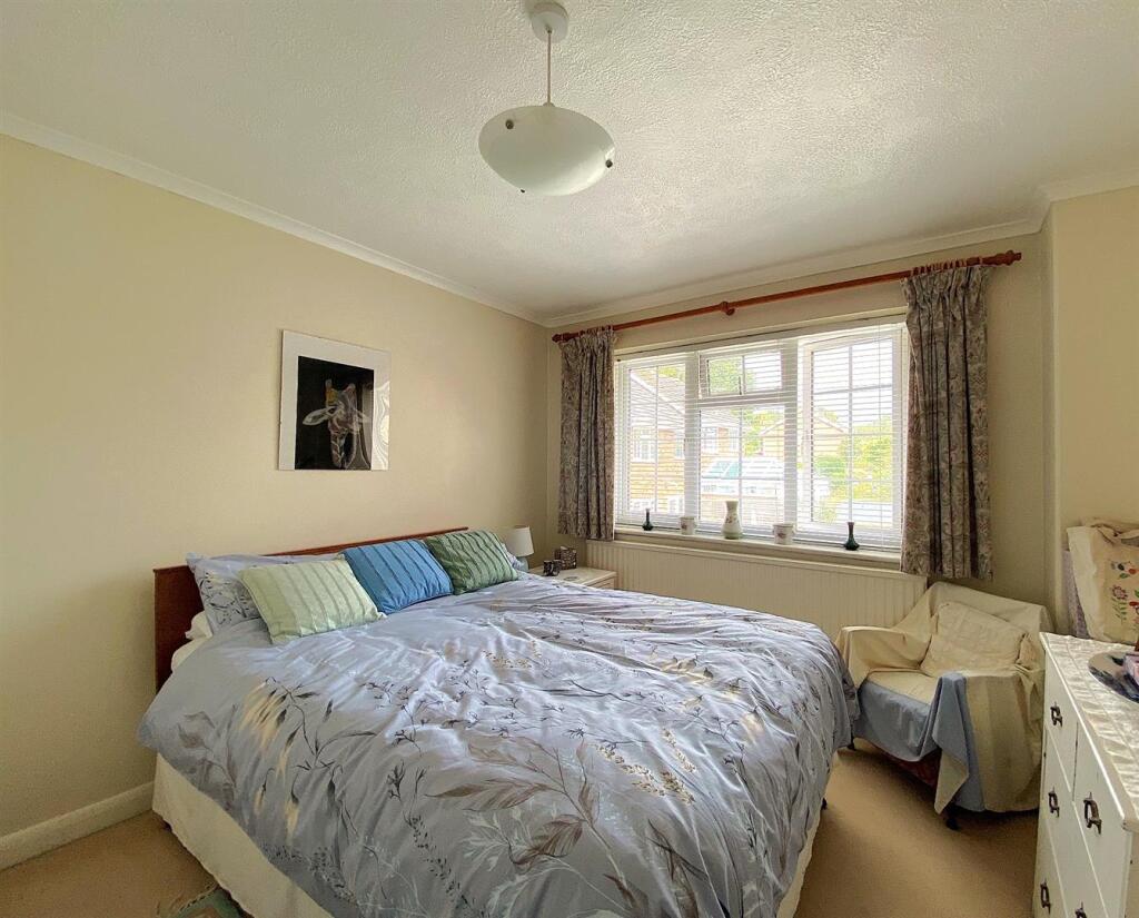 60 Links Drive - Bed1.jpg