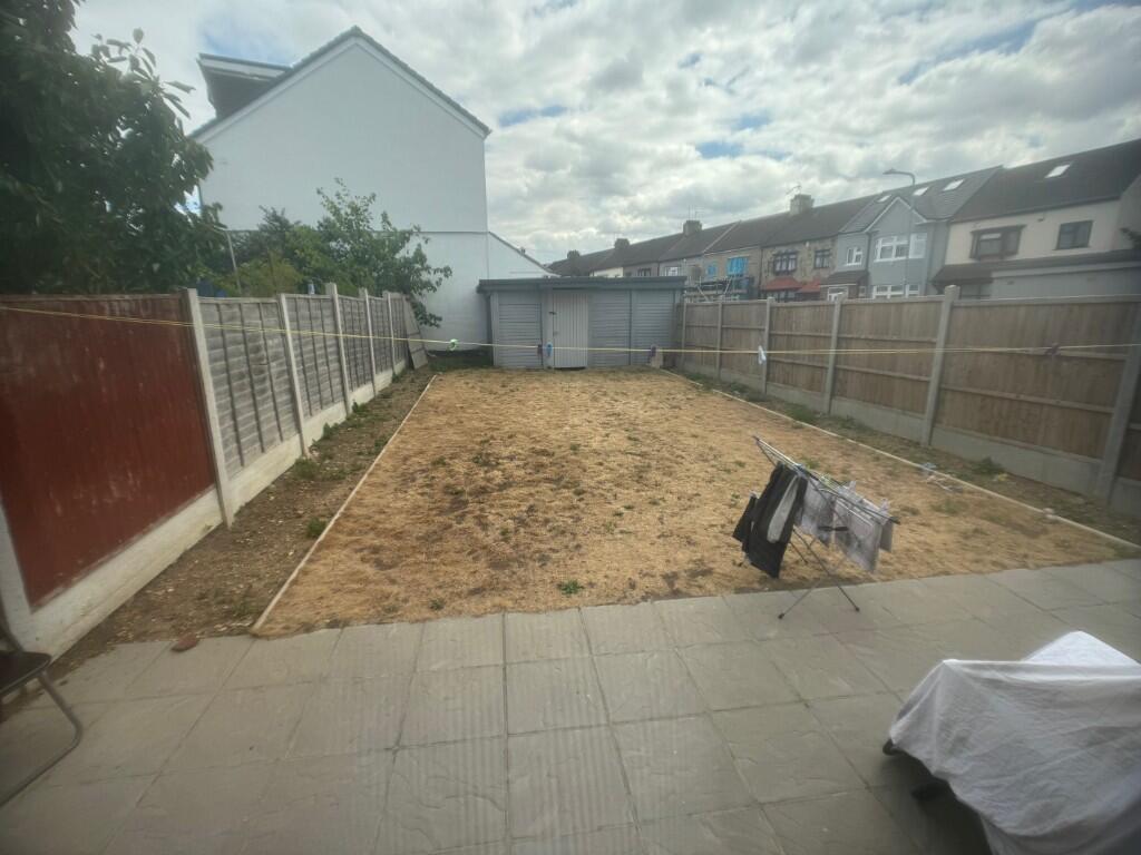 Large Garden with Sh