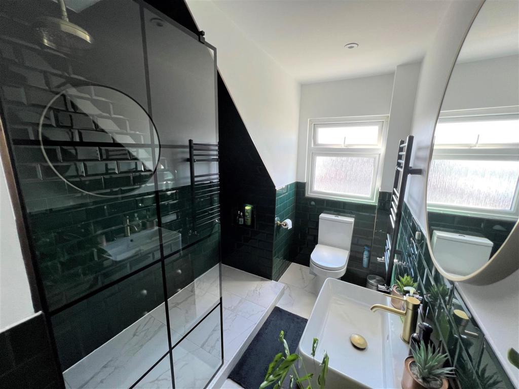 Shower Room.jpg
