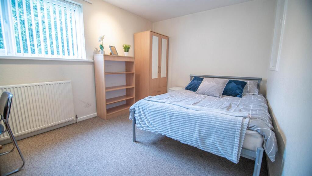 Top Floor Rear Bedroom