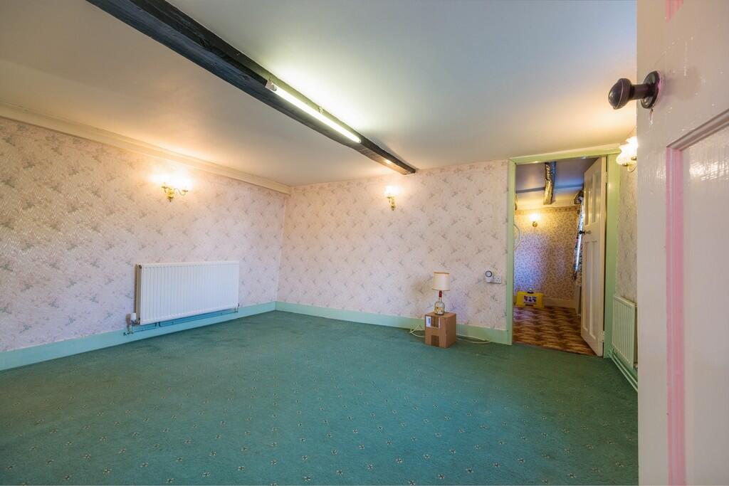 1440px-The Cottag...