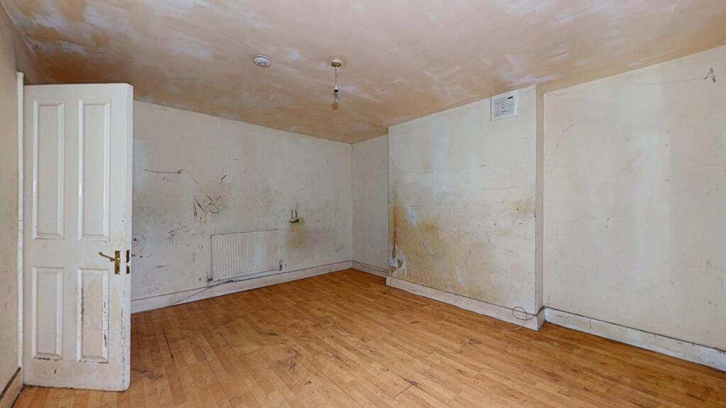 Flat A, 15 Stanlake Villas, Shepherds Bush, London, W12 7EX