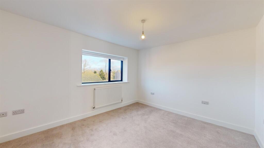 Hunters Court 7 Bedroom One.jpg