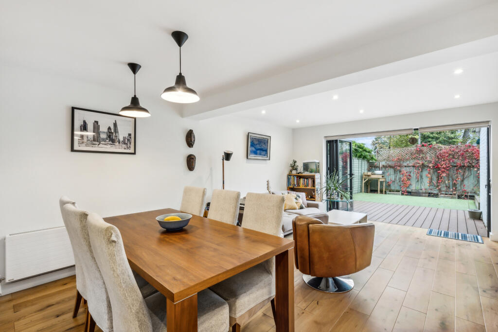 Staveley Gardens