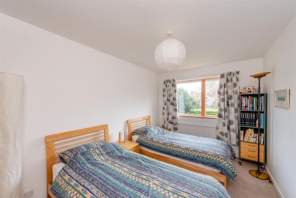 8587992-interior02.jpg