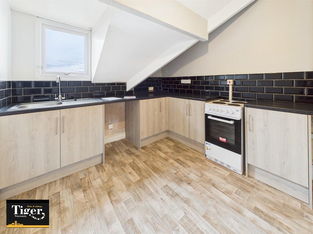 CAM02176G0-PR0562...