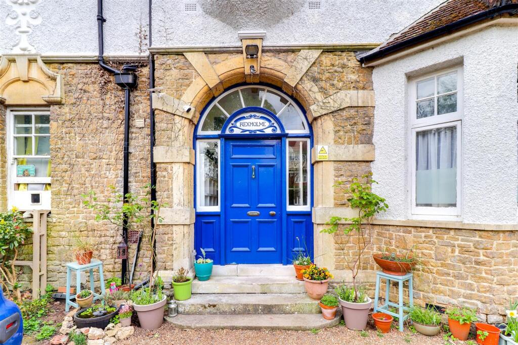 03. Front aspect.jpg