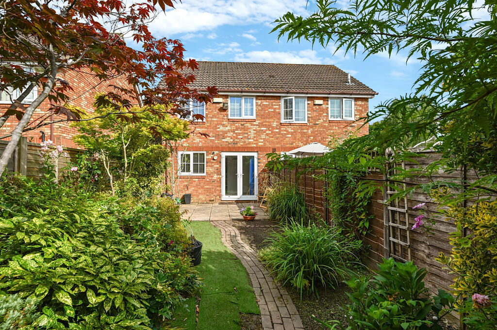 8 Farleys way tn3...