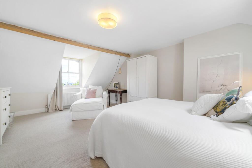Bedroom 1 (2).jpg